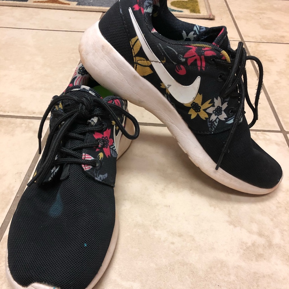 Nike roshe shoes